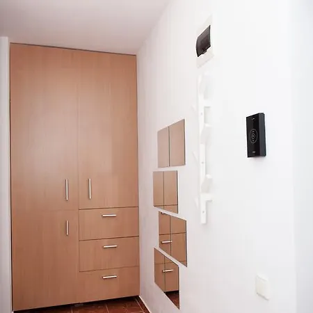 Modern 1 Bedroom *